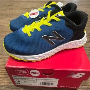 Boys New Balance Fresh Foam Arishi V2 Bungee Sneakers Sz 10 W Wide - Blue/Yellow